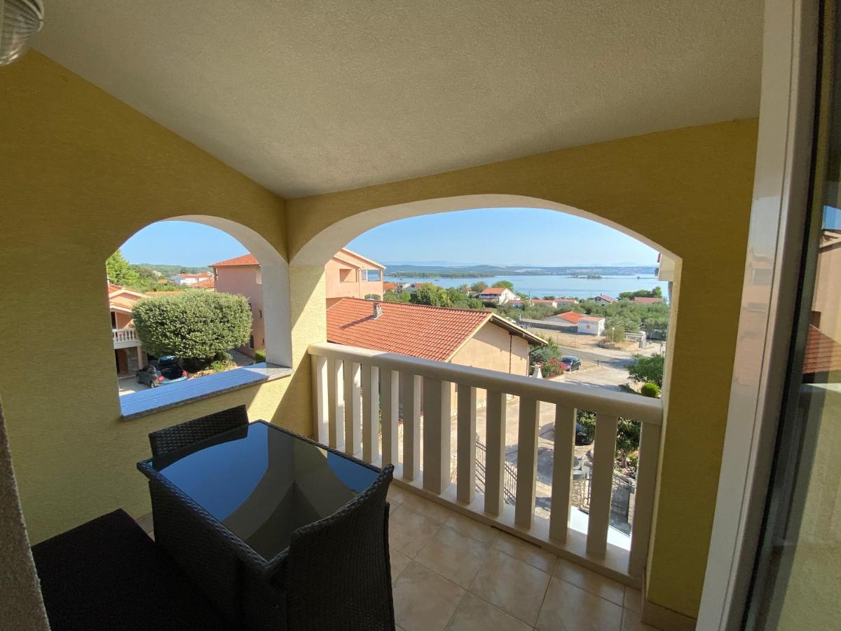 Apartments Villa Lora Kraj  Eksteriør bilde