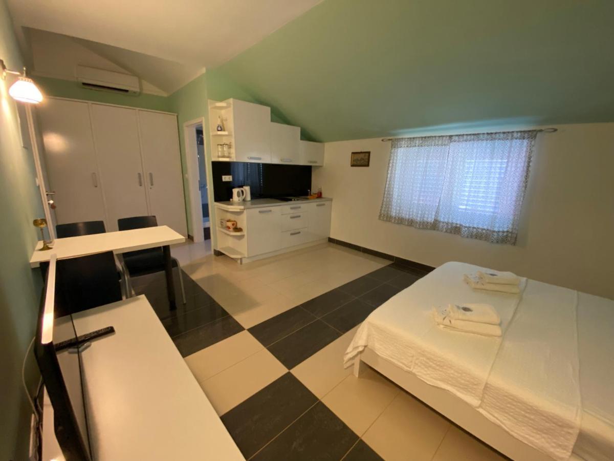 Apartments Villa Lora Kraj  Eksteriør bilde
