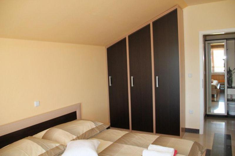 Apartments Villa Lora Kraj  Eksteriør bilde