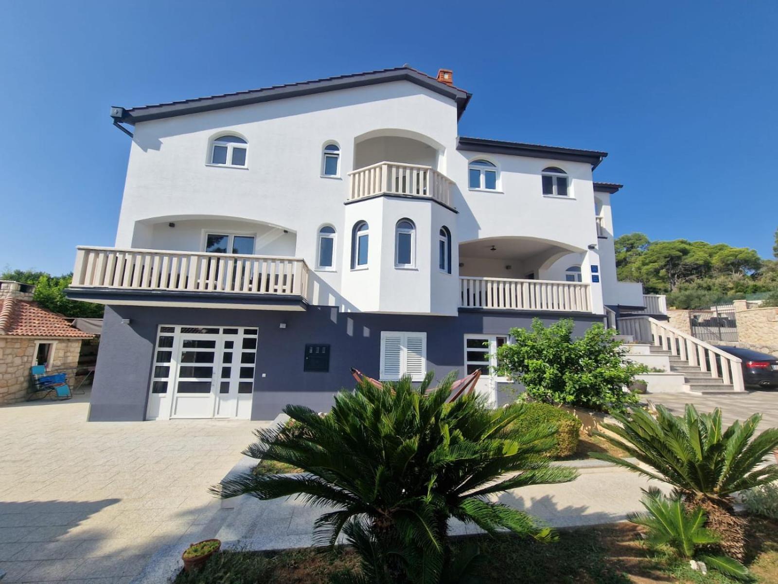 Apartments Villa Lora Kraj  Eksteriør bilde